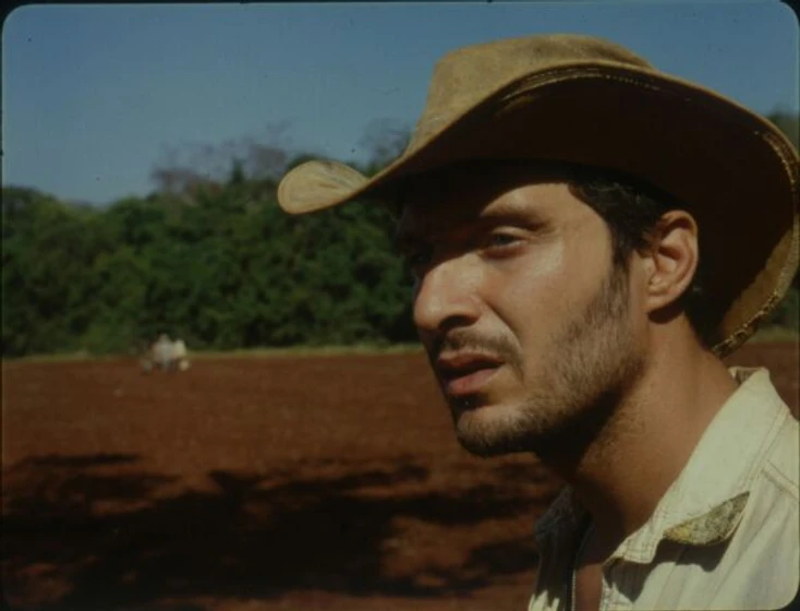 Claudio Santamaria en la-tierra-de-los-hombres-rojos