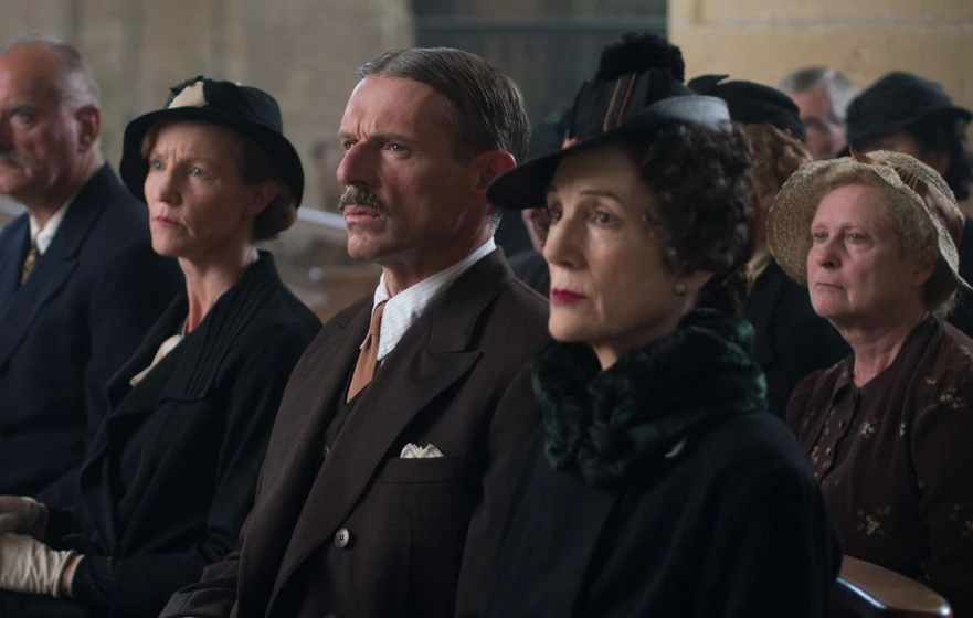 Lambert Wilson y Harriet Walter en suite-francesa