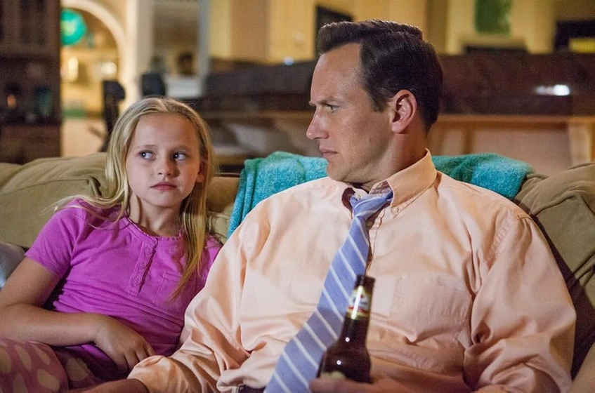 Patrick Wilson [I] y Madison Wolfe en hogar-no-tan-dulce-hogar