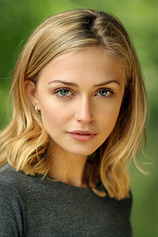 picture of actor Sophie Simnett