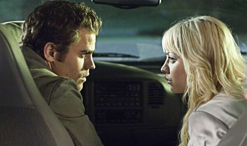 Kaley Cuoco y Paul Wesley en Killer movie