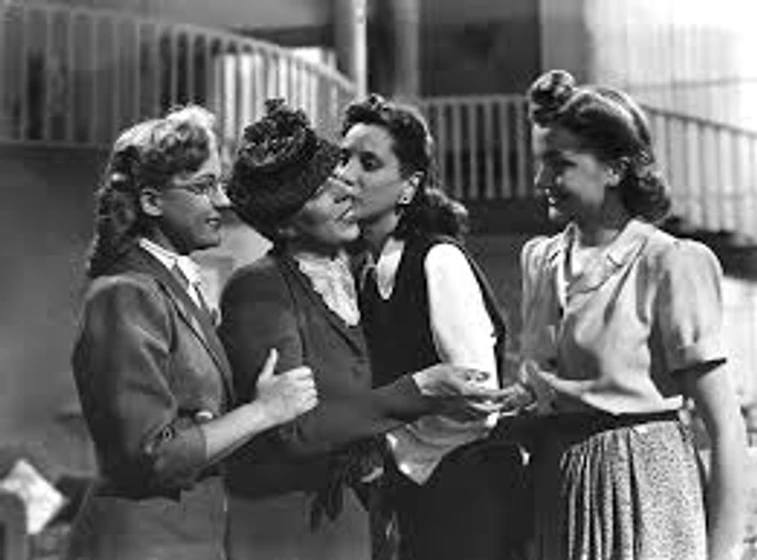 María Santos, Nuri Montsé, Silvana Roth y Lucy Galián en siete-mujeres-1944