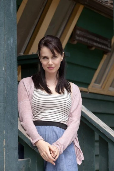 Mia Kirshner en el-beso-que-nunca-nos-dimos