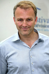 picture of actor James McGowan