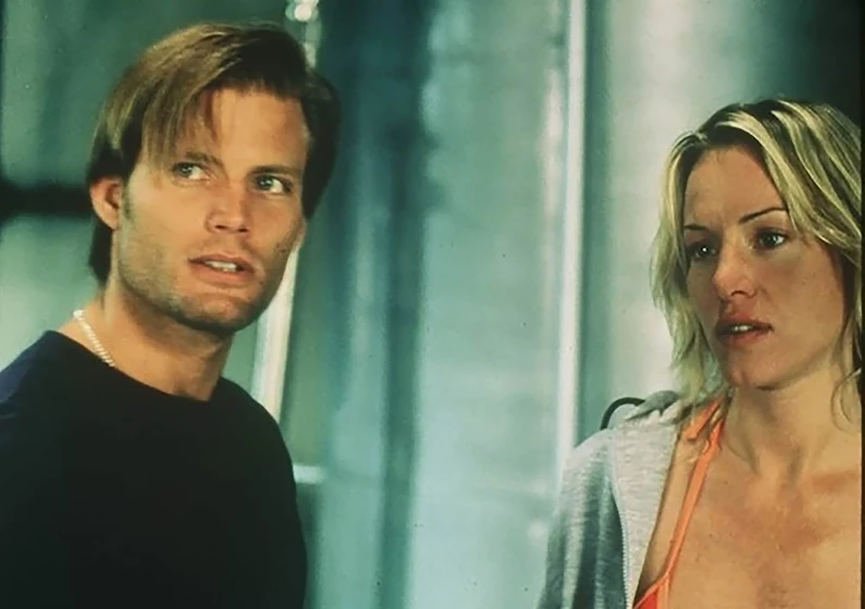 Casper Van Dien y Jenny McShane en shark-attack