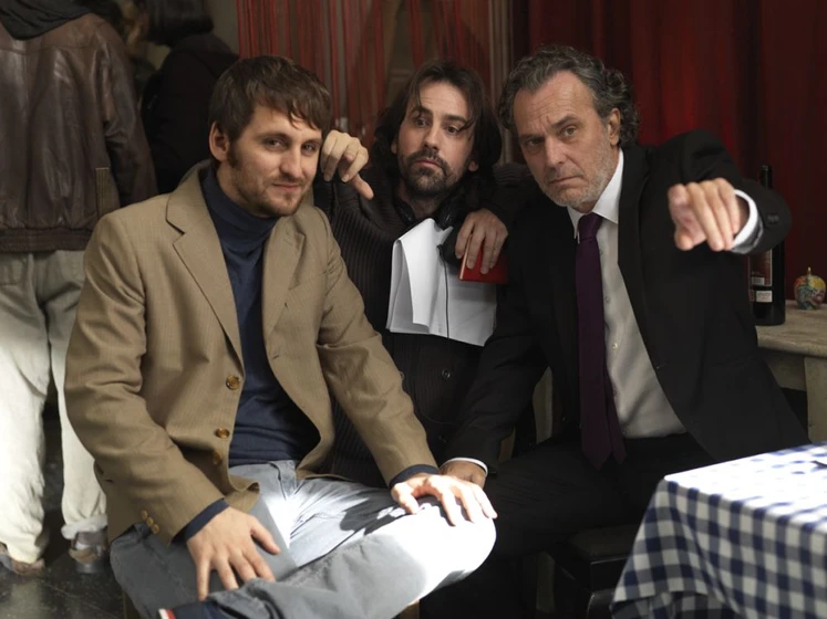 José Coronado, Raúl Arévalo y Isaki Lacuesta en murieron-por-encima-de-sus-posibilidades (Rodaje)