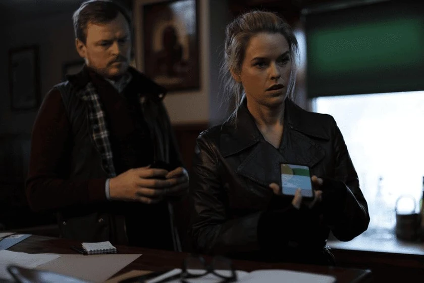Alice Eve y Paul Reid en venganza-asesina