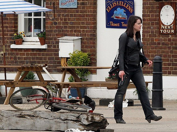 Michelle Ryan en Invasión Zombie