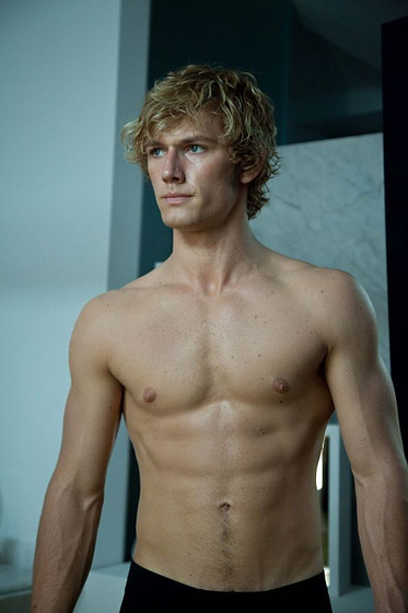Alex Pettyfer en El Corazón de la Bestia