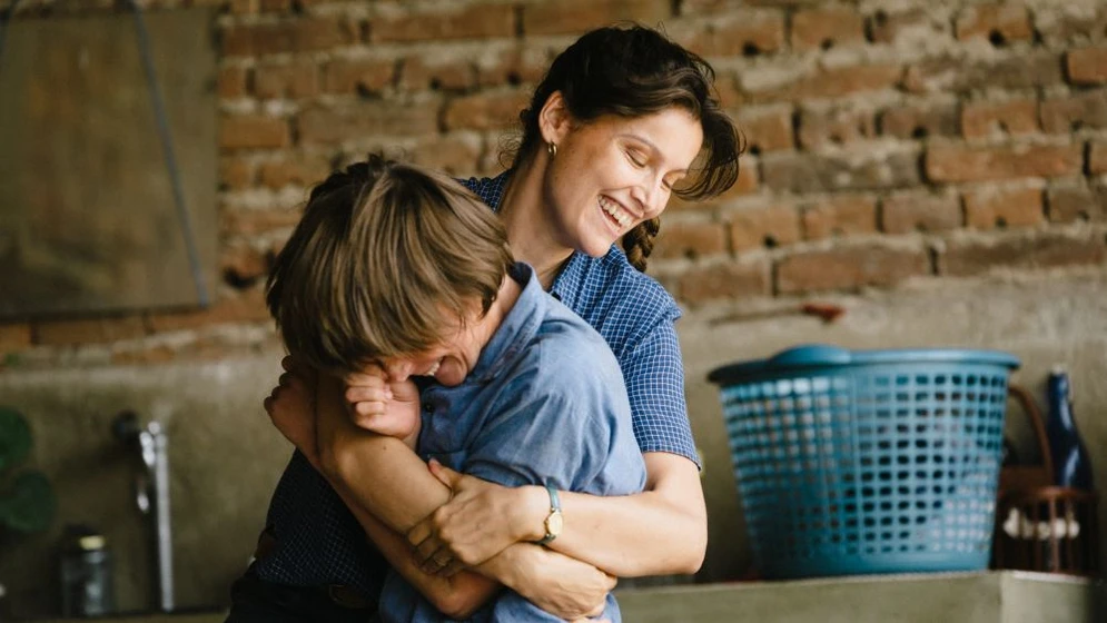 Laetitia Casta y Luc Bruchez en el-horizonte