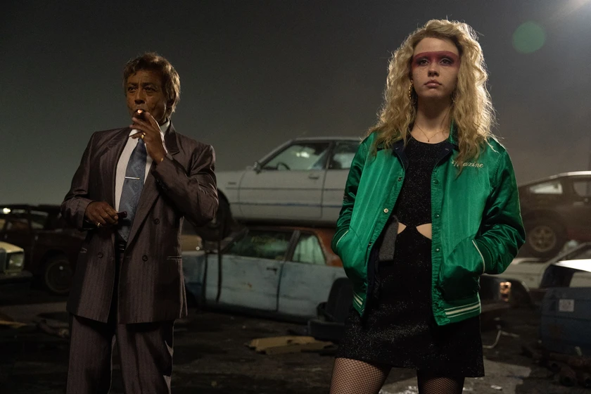 Giancarlo Esposito y Mia Goth en maxxxine