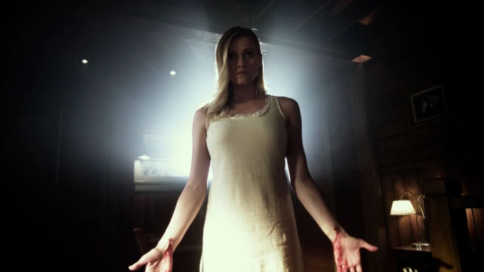 Olivia Taylor Dudley en exorcismo-en-el-vaticano