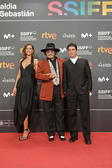Johnny Depp, Riccardo Scamarcio y Antonia Desplat en Modigliani. Tres Días en Montparnasse (Festival de San Sebastián. Septiembre 2024)