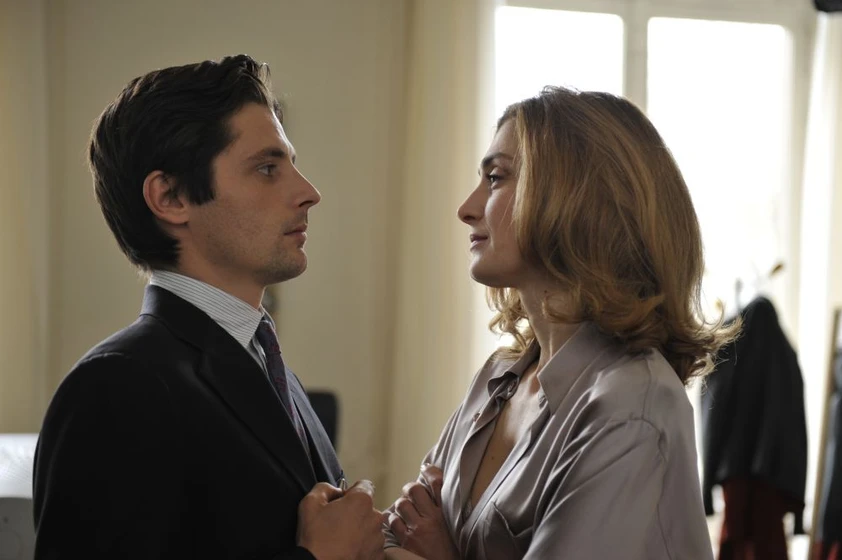 Julie Gayet y Raphaël Personnaz en cronicas-diplomaticas