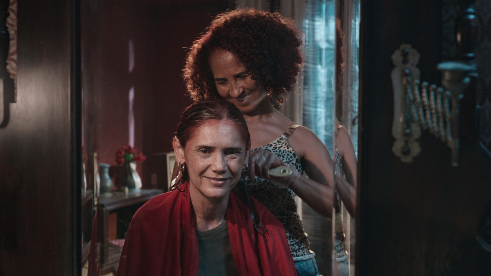 Veronica Cavalcanti y Luciana Souza en i-built-a-rocket-imagining-your-arrival