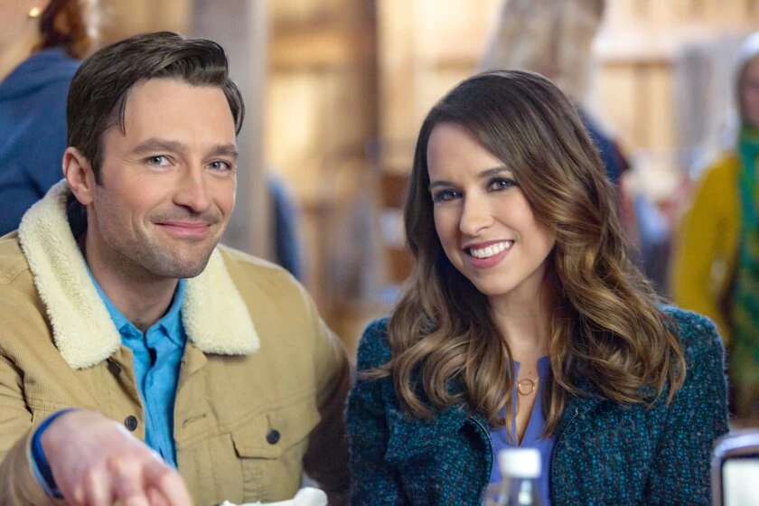 Lacey Chabert y Carlo Marks en a-la-luz-de-la-luna