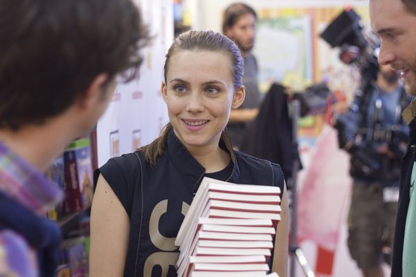 Aura Garrido en Viral