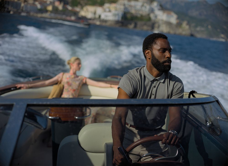 Elizabeth Debicki y John David Washington en Tenet