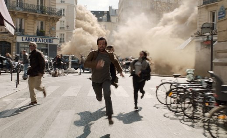 Romain Duris y Olga Kurylenko en La Bruma