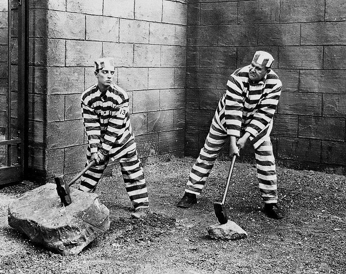 Buster Keaton y Joe Roberts en Convicto 13
