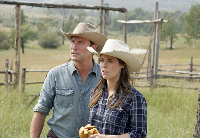 John Corbett y Ashley Williams en Valle de Sombras