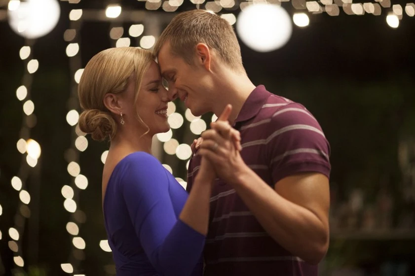 Abbie Cornish y Joel Kinnaman en Robocop