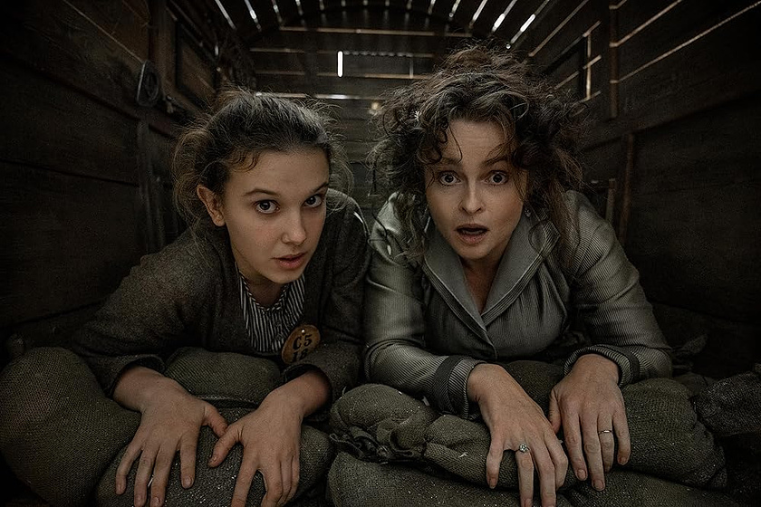 Helena Bonham Carter y Millie Bobby Brown en enola-holmes-2