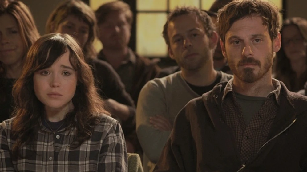 Elliot Page y Scoot McNairy en touchy-feely