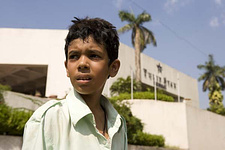 still of movie Slumdog millionaire