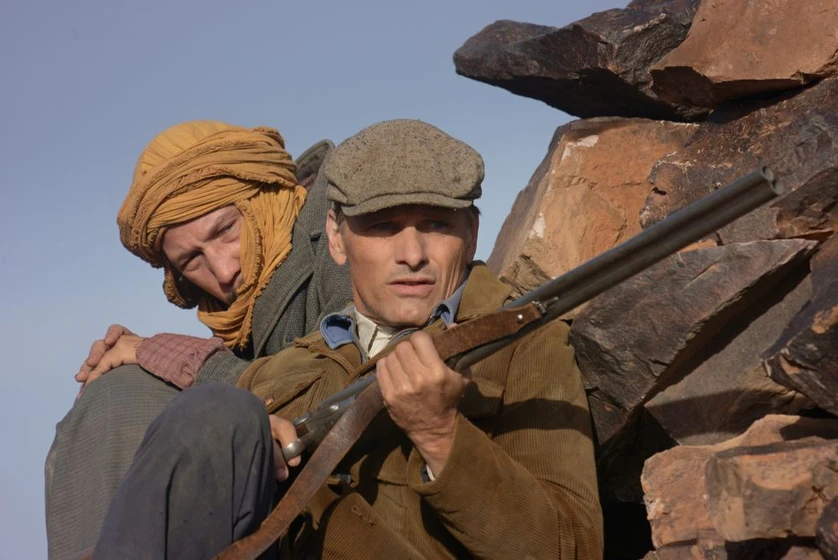 Viggo Mortensen y Reda Kateb en lejos-de-los-hombres