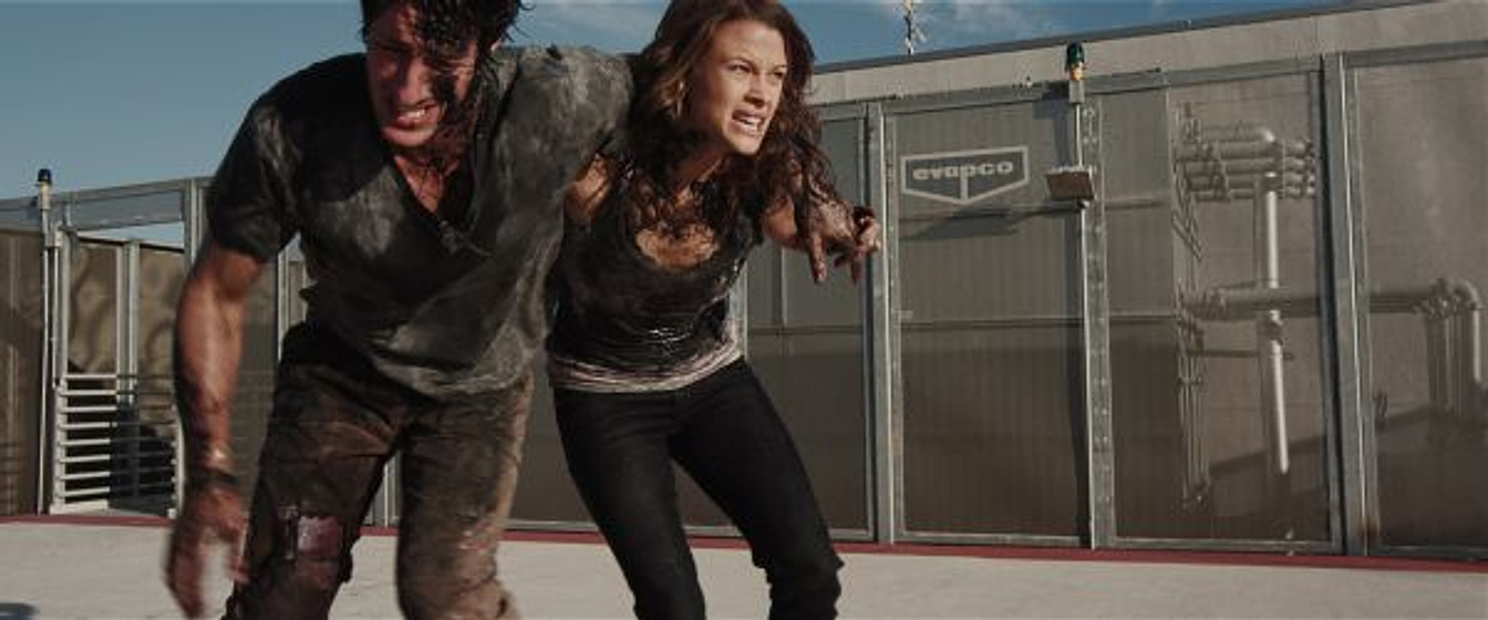 Eric Balfour y Scottie Thompson en Skyline