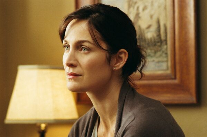 Carrie-Anne Moss en Disturbia