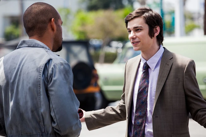 Devon Bostick en small-time