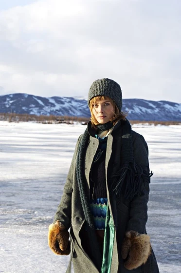 Izabella Scorupco en aurora-boreal