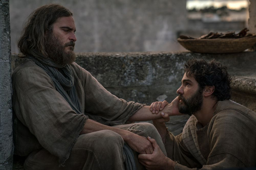 Joaquin Phoenix y Ryan Corr en María Magdalena