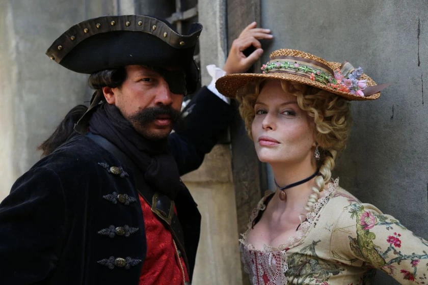 Jason Flemyng y Anna Churina en el-misterio-del-dragon