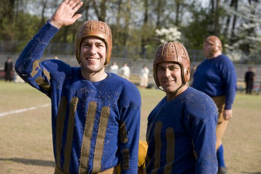 George Clooney y John Krasinski en Ella es el partido