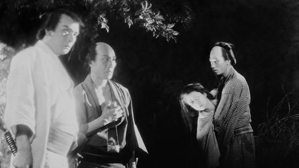 Keiji Sada, Kinuyo Tanaka, Ken Uehara y Osamu Takizawa en The Ghost of Yotsuya Part 1