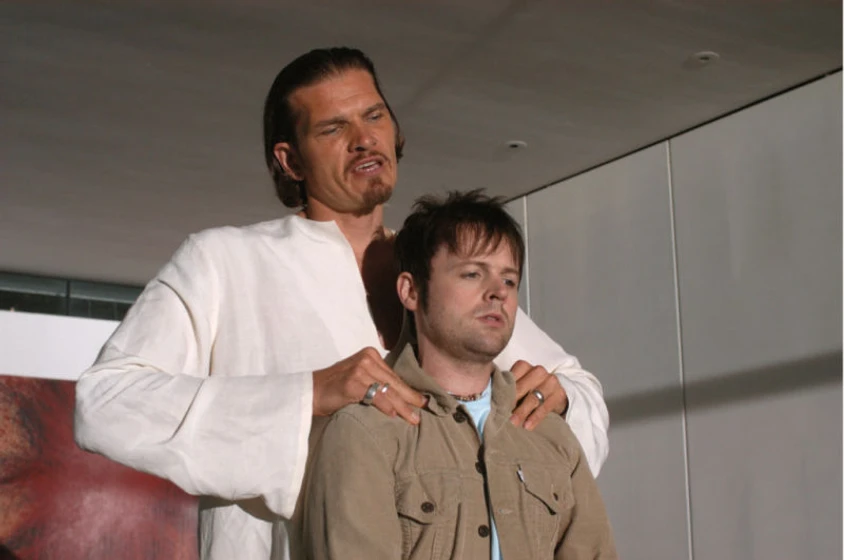 Götz Otto y Declan Donnelly en Autopsia de un alien