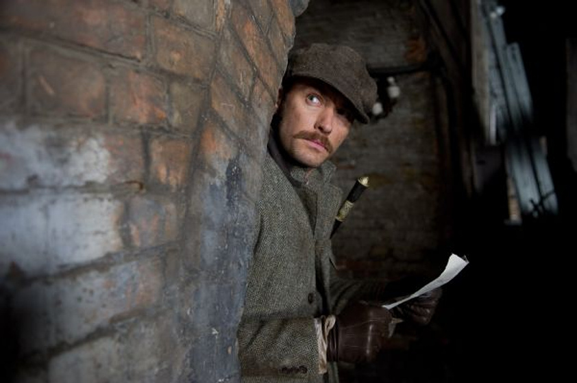 Jude Law en Sherlock Holmes: Juego de sombras