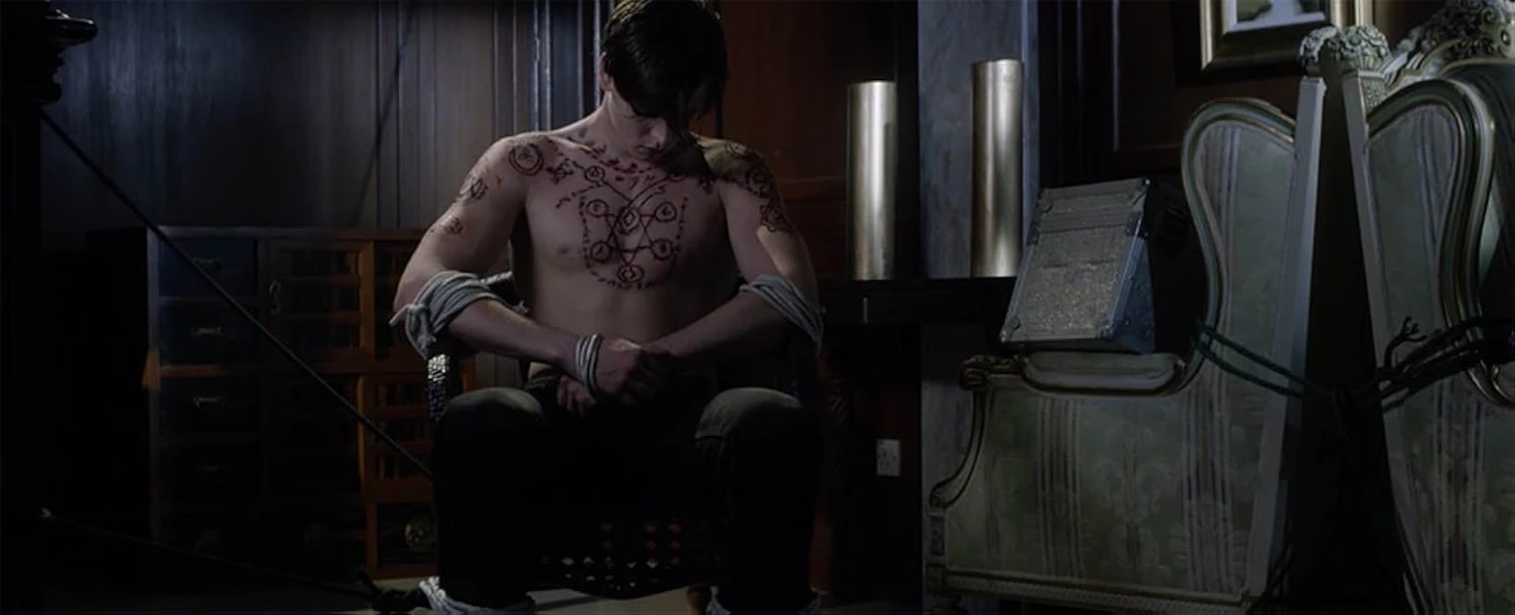 Harris Dickinson en don-t-look-at-the-demon