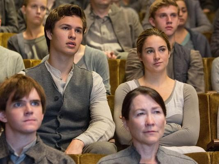Shailene Woodley y Ansel Elgort en Divergente