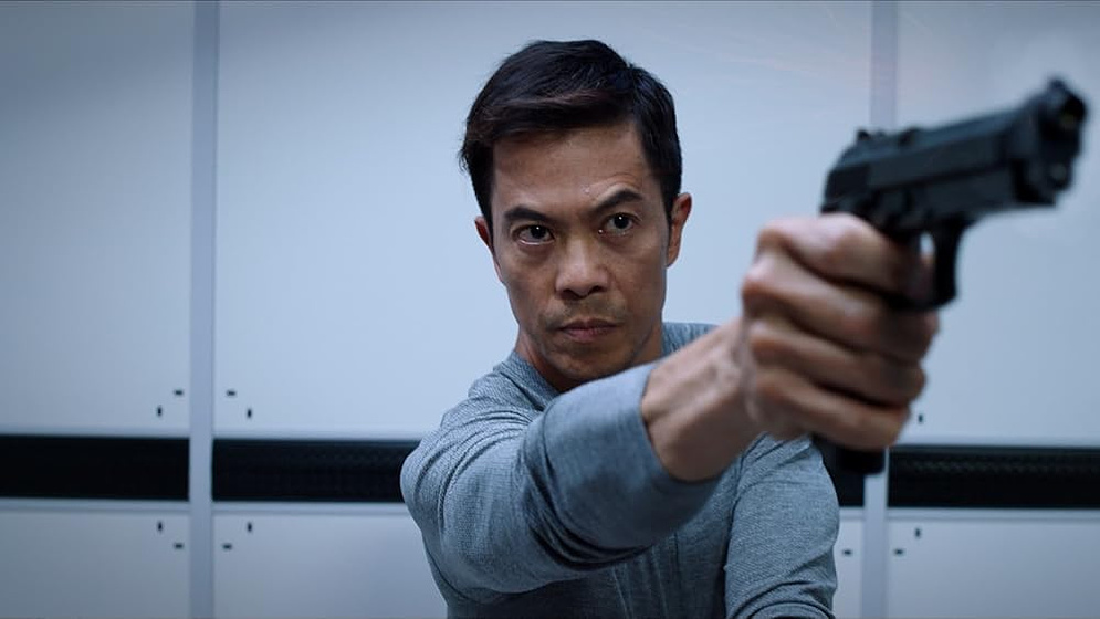 Byron Mann en dark-asset