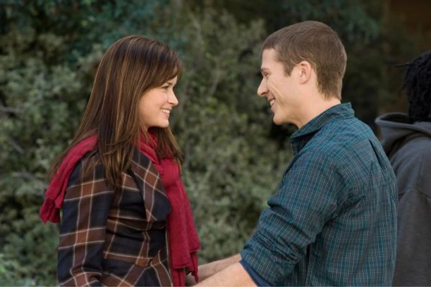 Alexis Bledel y Zach Gilford en recien-graduada
