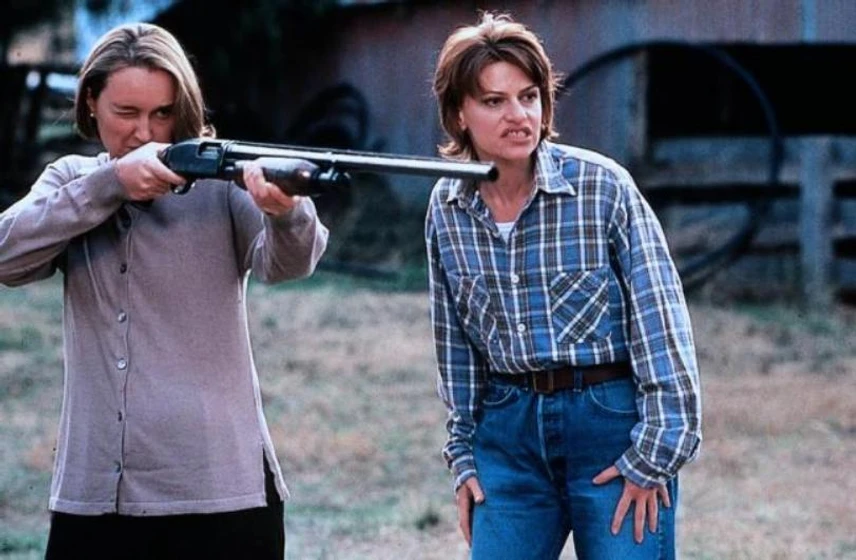Sandra Bernhard y Victoria Longley en dallas-doll