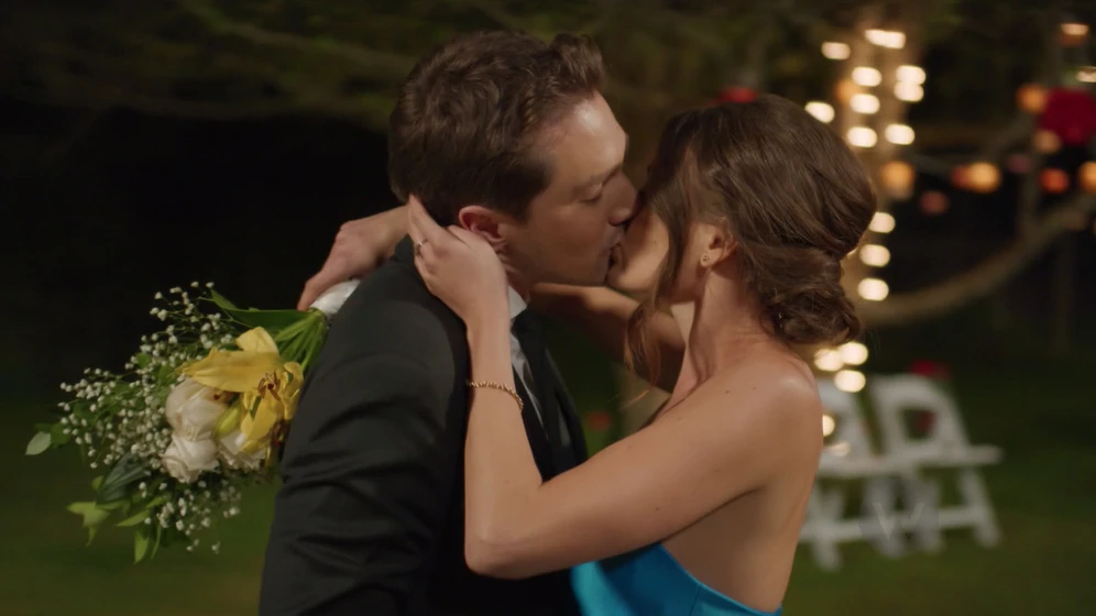 Jake Foy y Jocelyn Hudon en comer-beber-y-amar