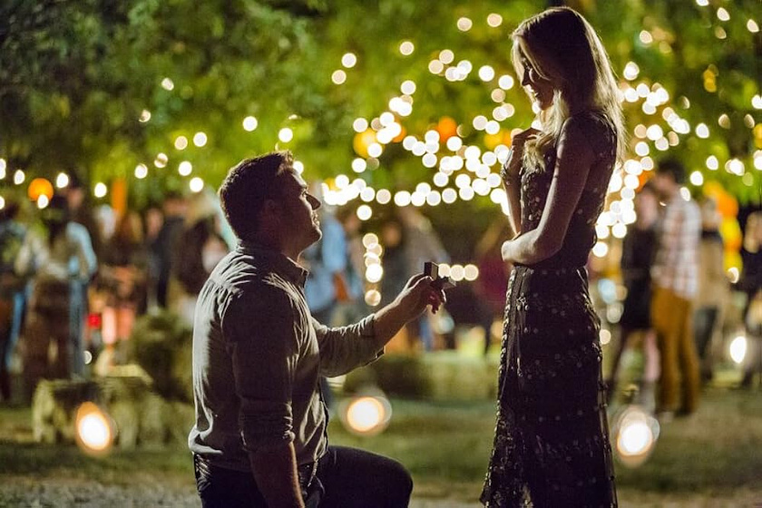 Jessy Schram y Jesse Hutch en Romance de Luna