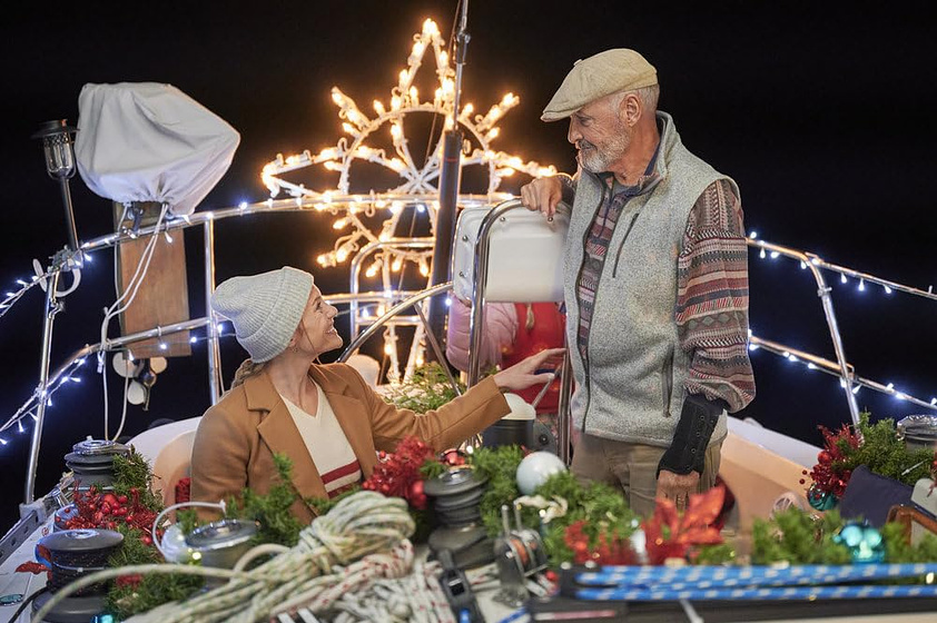 Terry O'Quinn y Katee Sackhoff en christmas-sail