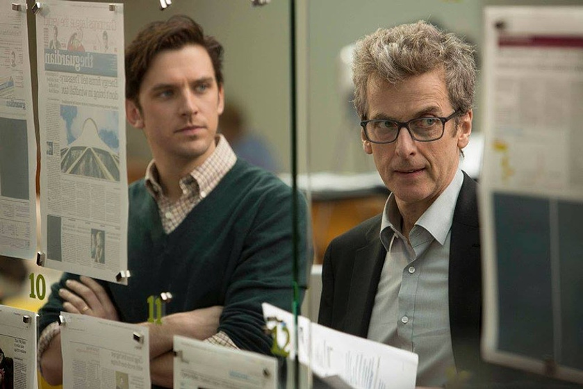 Peter Capaldi y Dan Stevens en El Quinto Poder