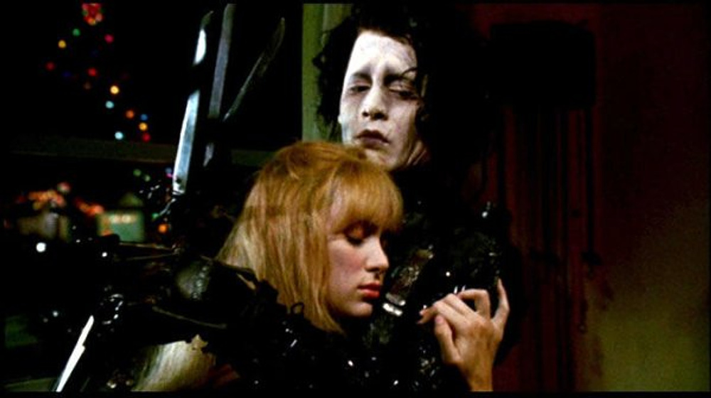 Johnny Depp y Winona Ryder en Eduardo Manostijeras